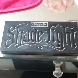 Kat von d shade & light contour palette